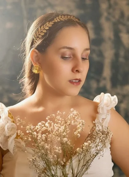 Topos Falling Golden Roses